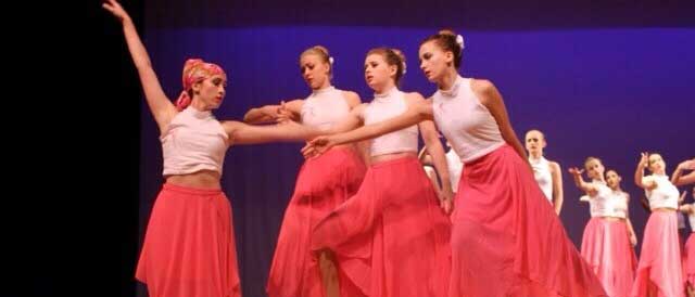 Nicole Foster, Christina Honey, Shelby Treseder and Sydney Zacharias all perform at the 4WRD show to Fix You by Coldplay. 